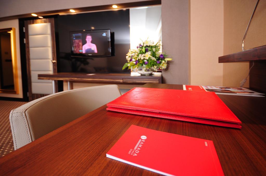 Готель Ramada Plaza By Wyndham Izmit Коджаелі
